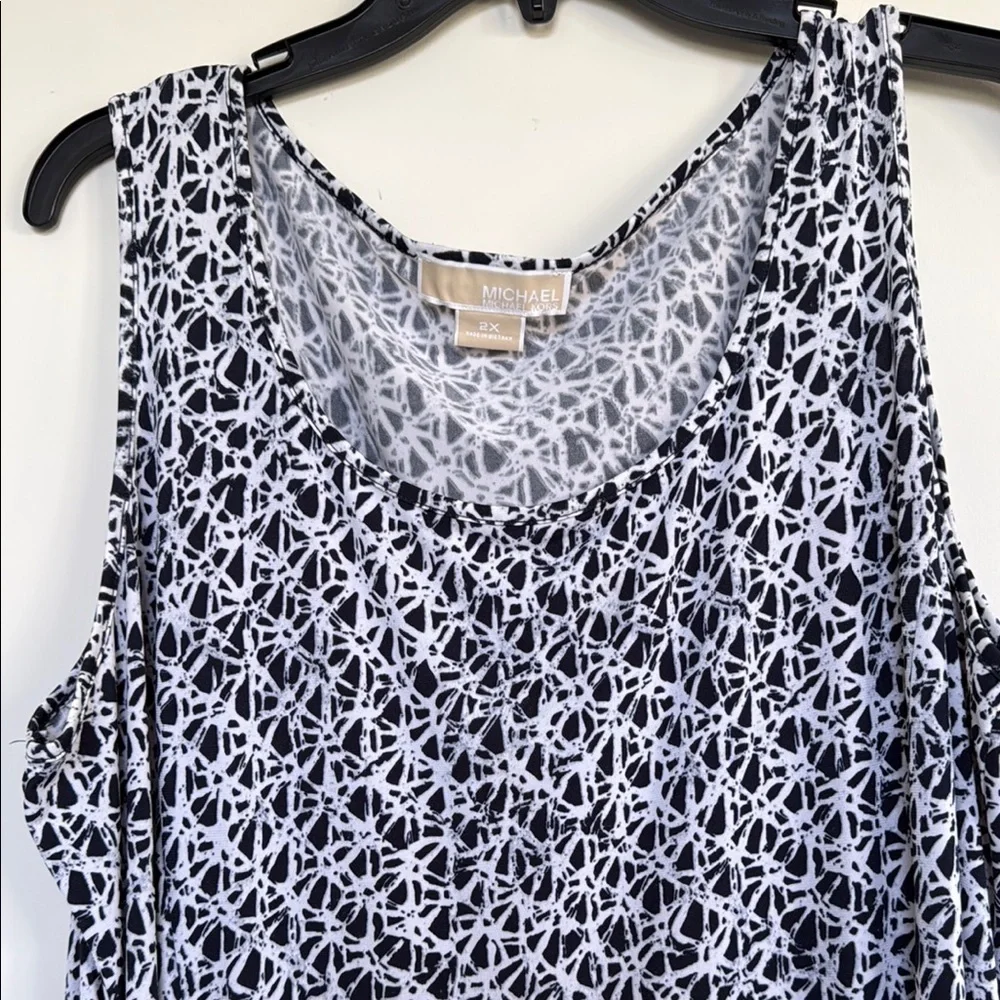 Michael Kors Elegant Black and White Sleeveless Dress